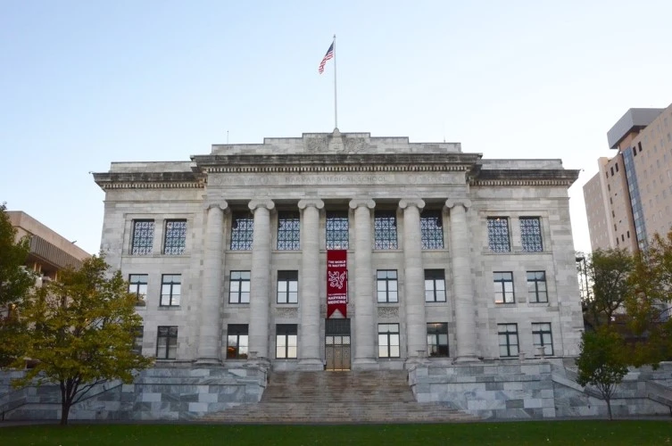 Trường Y thuộc Đại học Harvard, Mỹ.