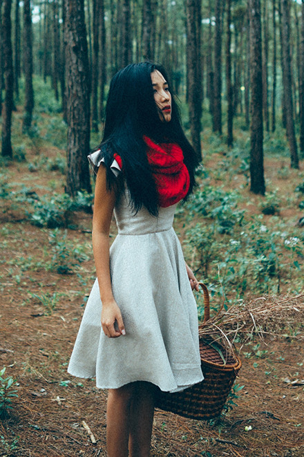 Hoàng Oanh hóa cô bé quàng khăn đỏ ảnh 2 Hoàng Oanh hóa cô bé quàng khăn đỏ ảnh 2