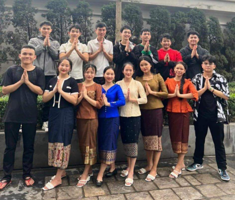 Học sinh nước CHDCND Lào đang học tập tại Trường TCNT Xiếc và Tạp kỹ Việt Nam.