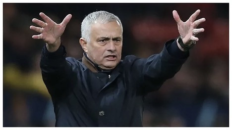 HLV Mourinho cập bến AS Roma trong bản hợp đồng có thời hạn 3 năm.