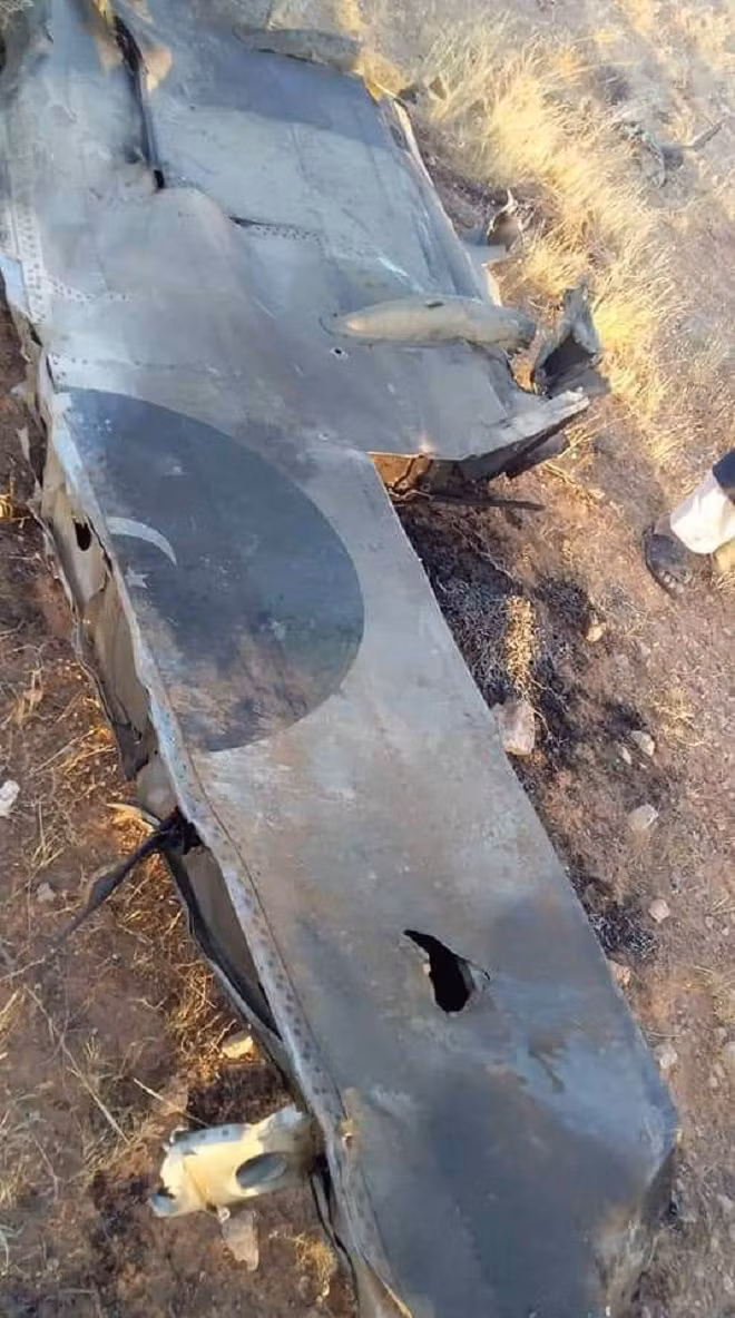 Mảnh vỡ của chiếc máy bay.