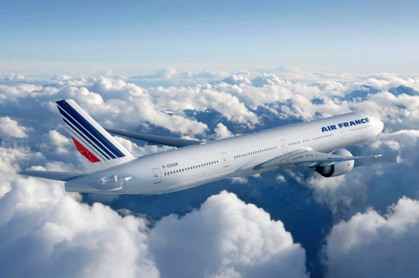 Máy bay Air France hạ cánh khẩn cấp ở Kenya vì nghi có bom