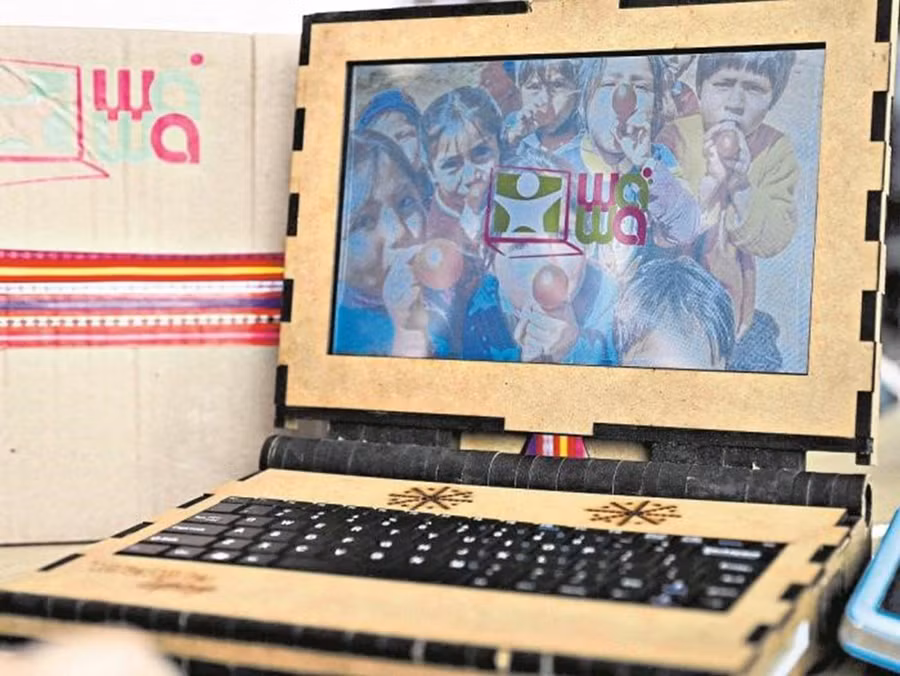 Máy tính xách tay bằng gỗ