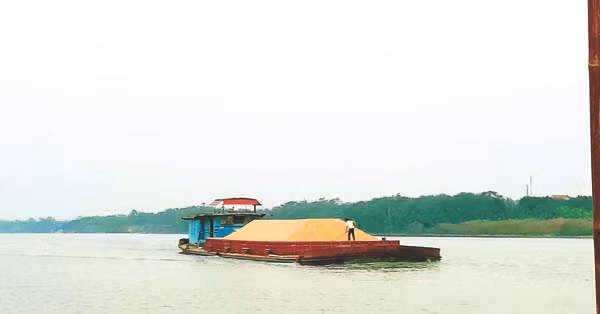 Sà lan vận chuyển cát trên sông theo hợp đồng Sà lan vận chuyển cát trên sông theo hợp đồng