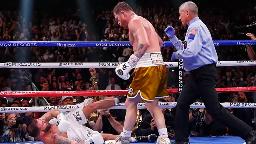 Canelo làm nên lịch sử quyền Anh thế giới khi hạ Plant hôm 7/11.