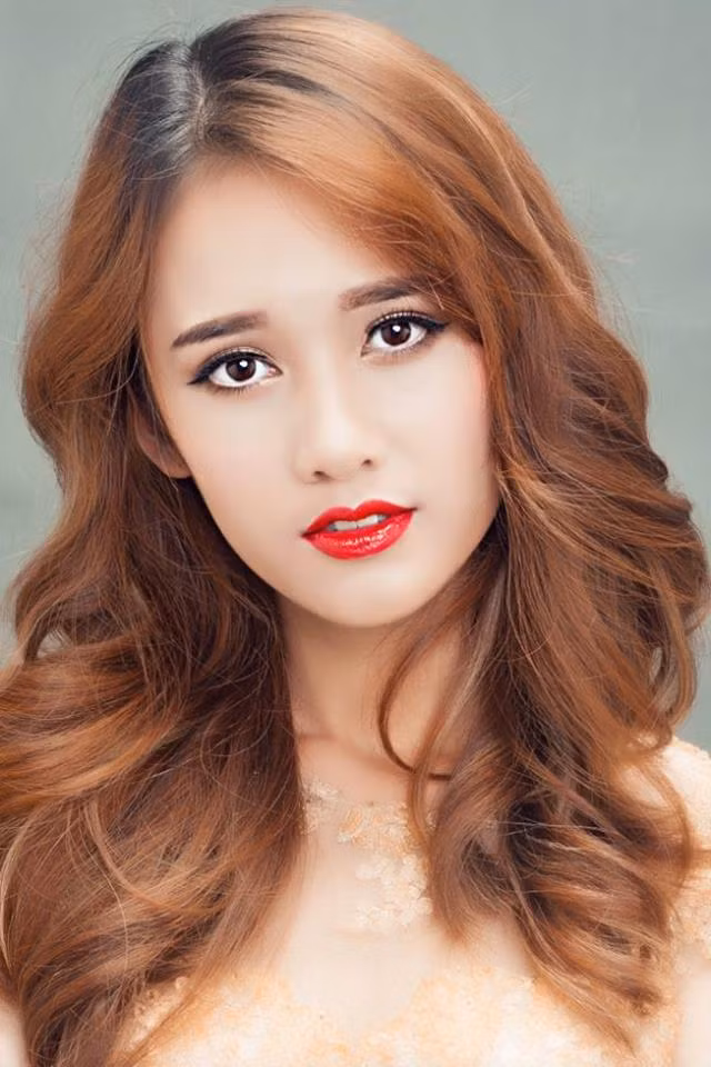 trang diem nong nan, noi bat nhu hoa hau pham huong hinh anh 4