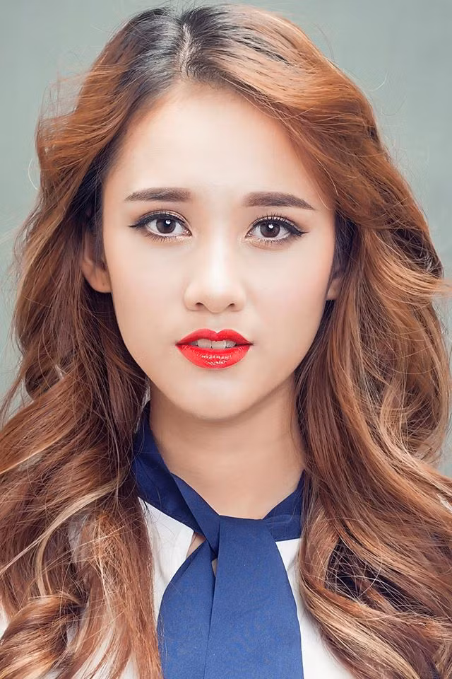 trang diem nong nan, noi bat nhu hoa hau pham huong hinh anh 2