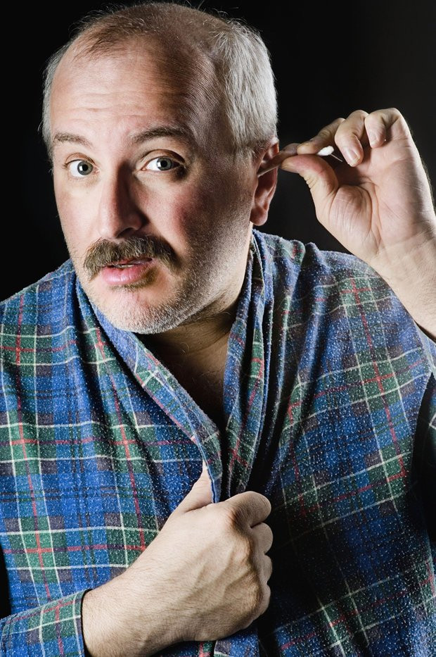 Anh ta bị nhiễm trùng nặng và áp xe não.