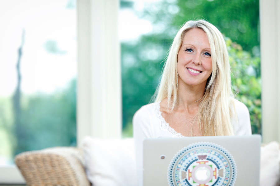 Sara từ một bà mẹ đơn thân khó khăn đã trở thành chủ doanh nghiệp. Sara từ một bà mẹ đơn thân khó khăn đã trở thành chủ doanh nghiệp.