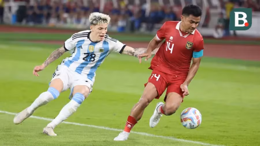 Cổ động viên Indonesia hô vang tên Messi và Alejandro Garnacho. Ảnh: Bola.