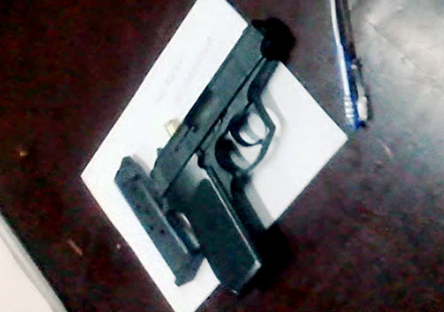 Khẩu súng mà Thông đe dọa cán bộ UBND quận Tân Phú. Ảnh: Cảnh sát 113 cung cấp. Khẩu súng mà Thông đe dọa cán bộ UBND quận Tân Phú. Ảnh: Cảnh sát 113 cung cấp.