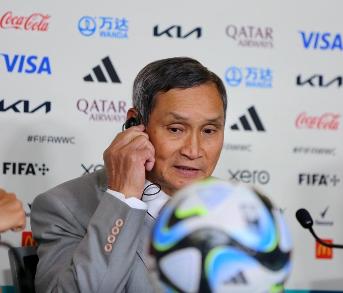 HLV Mai Đức Chung trong họp báo trước trận gặp Bồ Đào Nha hôm 26/7.