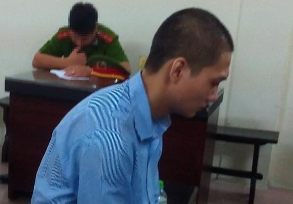 Bị cáo tại tòa. Ảnh: M.Đ. Nước mắt ân hận kẻ hạ sát vợ rồi tự thú trên Facebook