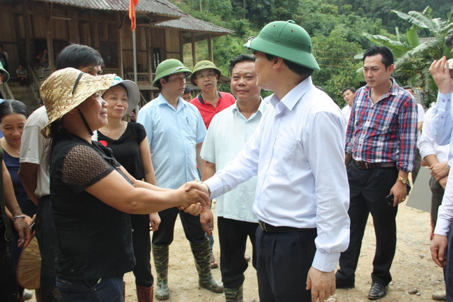 Bộ trưởng động viên các giáo viên: Dù khó khăn đến mấy cũng phải đảm bảo các điều kiện dạy - học trong năm học mới Bộ trưởng động viên các giáo viên: Dù khó khăn đến mấy cũng phải đảm bảo các điều kiện dạy - học trong năm học mới