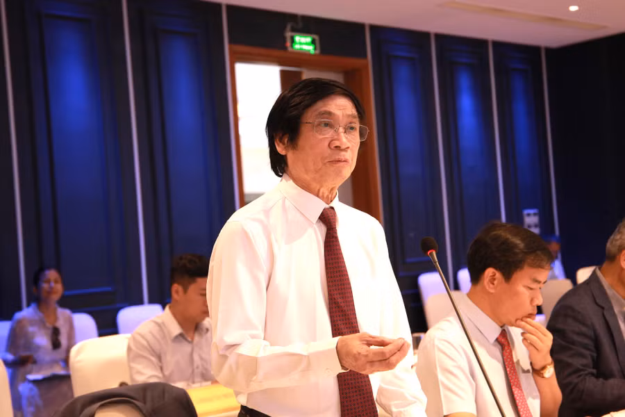 Ông Trần Ngọc Chính – Chủ tịch Hội Quy hoạch phát triển đô thị Việt Nam trao đổi tại Hội thảo về phát triển đô thị Thừa Thiên - Huế thành đô thị loại I Trung ương.