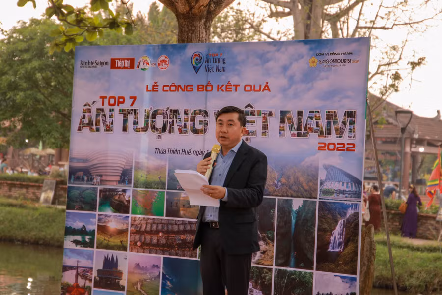 Ông Nguyễn Văn Phúc - Giám đốc Sở Du lịch tỉnh Thừa Thiên – Huế phát biểu tại buổi lễ. Ông Nguyễn Văn Phúc - Giám đốc Sở Du lịch tỉnh Thừa Thiên – Huế phát biểu tại buổi lễ.