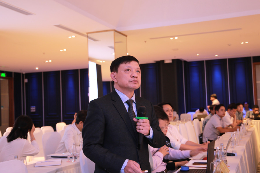 Ông Nguyễn Đại Viên – Giám đốc Sở Xây dựng tỉnh Thừa Thiên - Huế trình bày tham luận Dự kiến phân loại đô thị Thừa Thiên - Huế là đô thị loại I trực thuộc Trung ương. Ông Nguyễn Đại Viên – Giám đốc Sở Xây dựng tỉnh Thừa Thiên - Huế trình bày tham luận Dự kiến phân loại đô thị Thừa Thiên - Huế là đô thị loại I trực thuộc Trung ương.