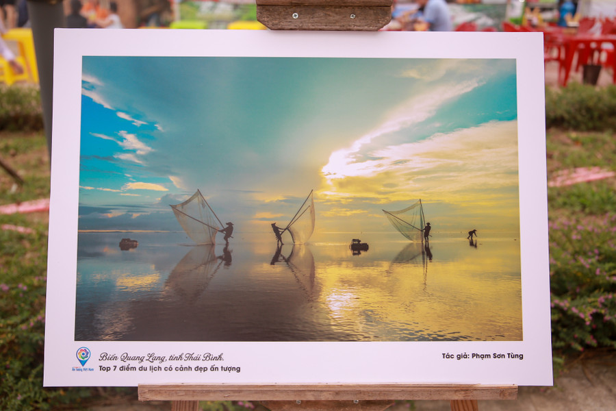 Biển Quang Lang, tỉnh Thái Bình của tác giả Phạm Sơn Tùng lọt Top 7 điểm du lịch có cảnh đẹp ấn tượng năm 2022. Biển Quang Lang, tỉnh Thái Bình của tác giả Phạm Sơn Tùng lọt Top 7 điểm du lịch có cảnh đẹp ấn tượng năm 2022.
