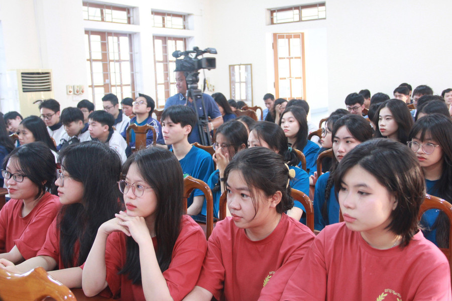 Đây là lần thứ 2, Hà Tĩnh có số lượng học sinh dự thi đông. Đây là lần thứ 2, Hà Tĩnh có số lượng học sinh dự thi đông.