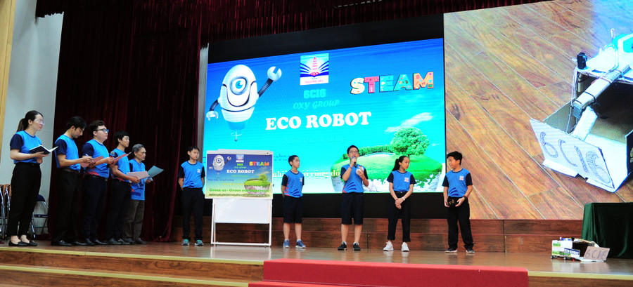 HS tham gia cuộc thi Sáng tạo Robot HS tham gia cuộc thi Sáng tạo Robot