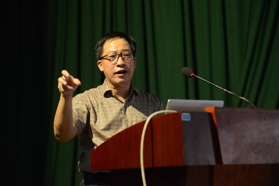 PGS.TS. Lê Anh Phương phát biểu khai mạc và báo cáo chương trình giáo dục phổ thông tổng thể năm 2018 PGS.TS. Lê Anh Phương phát biểu khai mạc và báo cáo chương trình giáo dục phổ thông tổng thể năm 2018