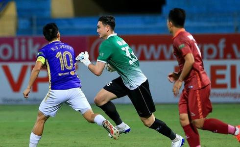 Thủ thành Đặng Văn Lâm có trận ra mắt thành công cùng TopenLand Bình Định. Thủ thành Đặng Văn Lâm có trận ra mắt thành công cùng TopenLand Bình Định.