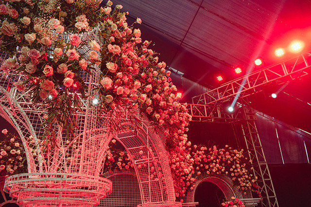 Lâu đài lộng lẫy như bước ra từ truyện cổ tích trong không gian tiệc cưới của Duy Mạnh - Ảnh 6.