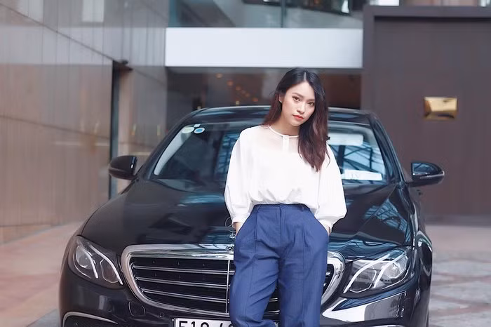 Chưa quá 20, Khánh Vy đã có thể tự mua ô tô