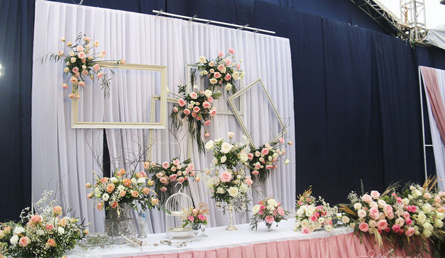 Lâu đài lộng lẫy như bước ra từ truyện cổ tích trong không gian tiệc cưới của Duy Mạnh - Ảnh 9.