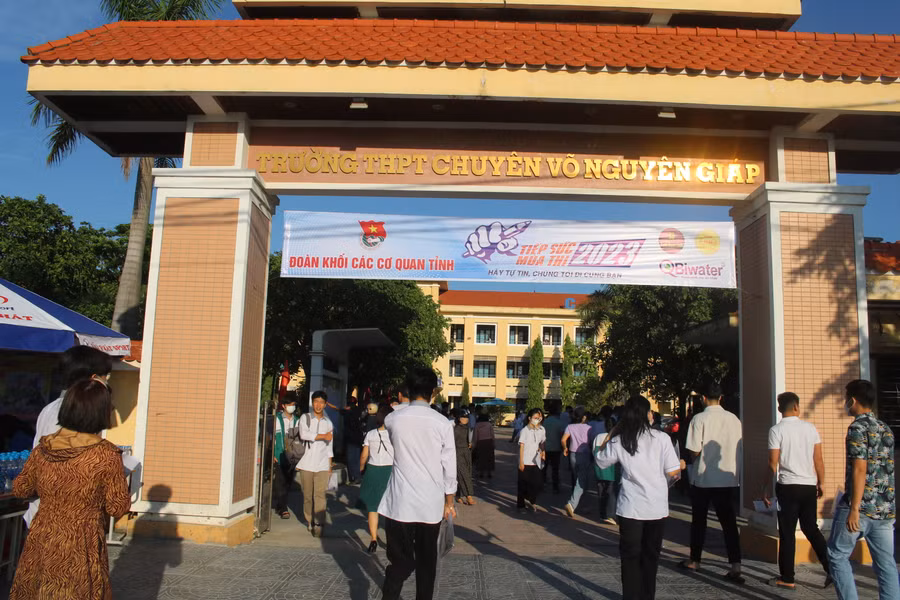 Điểm thi Trường THPT Chuyên Võ Nguyên Giáp. (Ảnh: Tiến Hiệp) Điểm thi Trường THPT Chuyên Võ Nguyên Giáp. (Ảnh: Tiến Hiệp)