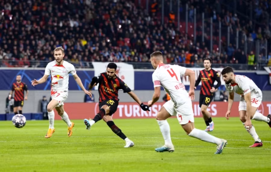 Riyad Mahrez mở tỷ số trận đấu cho Man City ở phút 27.
