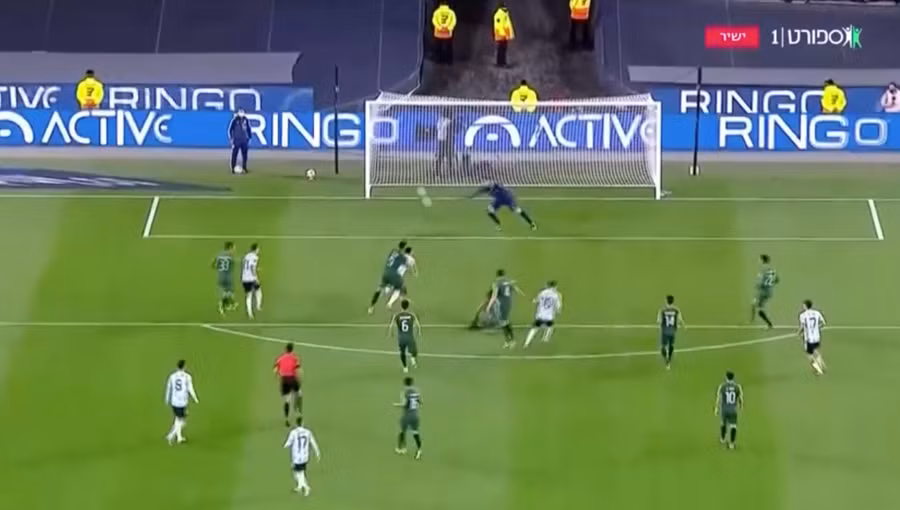 Messi ghi siêu phẩm mở tỷ số cho Argentina ở ngay phút 14.