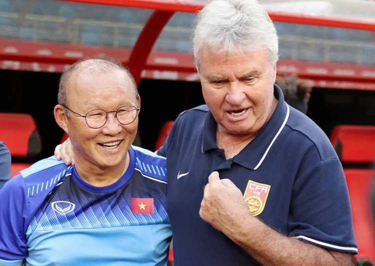 "Phù thuỷ" Guus Hiddink chính thức nghỉ hưu sau 39 năm huấn luyện.