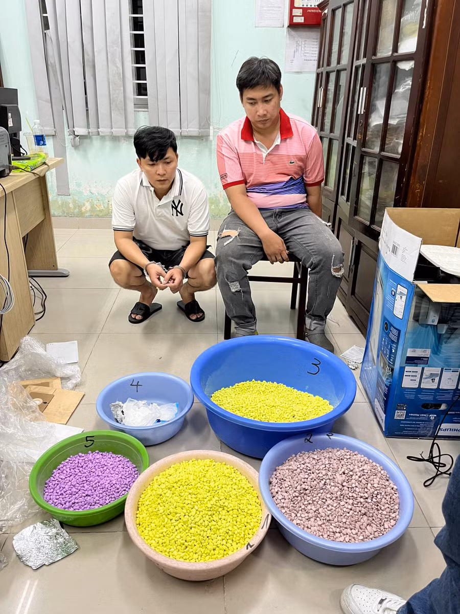 Tang vật và đối tượng bị cơ quan chức năng phát hiện bắt giữ.