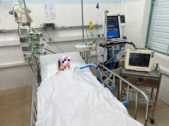 Các bác sĩ cho biết, trẻ bị sốc tim, viêm cơ tim cấp do MIS-C.