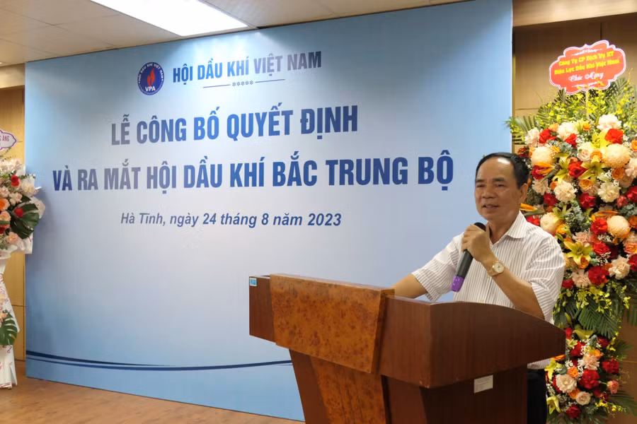 Ông Nguyễn Quốc Thập - Chủ tịch Hội Dầu khí Việt Nam phát biểu tại buổi lễ. (Ảnh: Vũ Long)