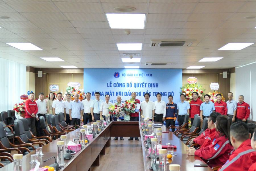 Các đại biểu tham dự buổi Lễ. (Ảnh: Vũ Long) Các đại biểu tham dự buổi Lễ. (Ảnh: Vũ Long)