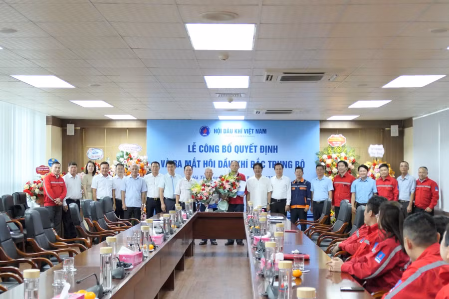 Các đại biểu tham dự buổi Lễ. (Ảnh: Vũ Long)