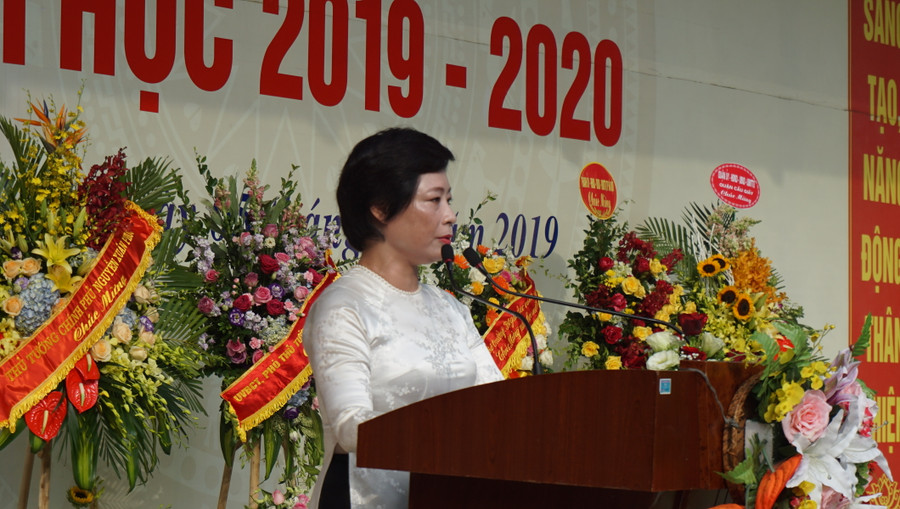 Cô Lê Thị Oanh gửi lời nhắn nhủ đến thầy và trò tại lễ khai giảng