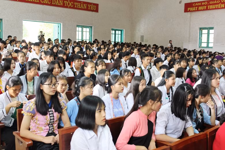 HS Trường Phổ thông Dân tộc nội trú tỉnh Phú Thọ tại lễ khai giảng