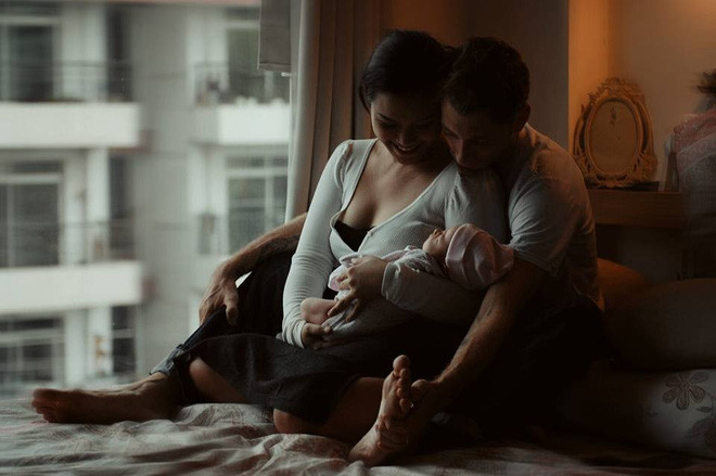 Phương Vy tự hào khoe ảnh hạnh phúc bên chồng con. Ảnh: FBNV