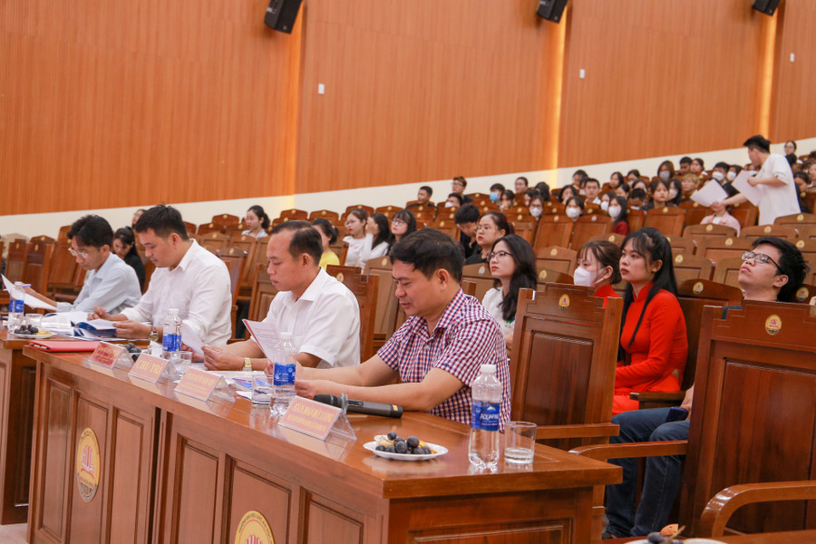 Hội thảo có sự tham gia của nhiều chuyên gia pháp lý, nhà báo. Hội thảo có sự tham gia của nhiều chuyên gia pháp lý, nhà báo.