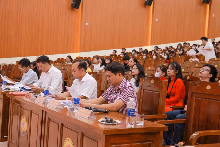 Hội thảo có sự tham gia của nhiều chuyên gia pháp lý, nhà báo.