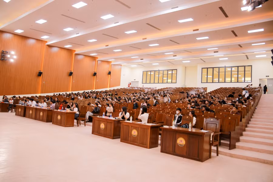 Hội thảo thu hút đông đảo sinh viên tham gia để tìm hiểu về hoạt động nghề báo.