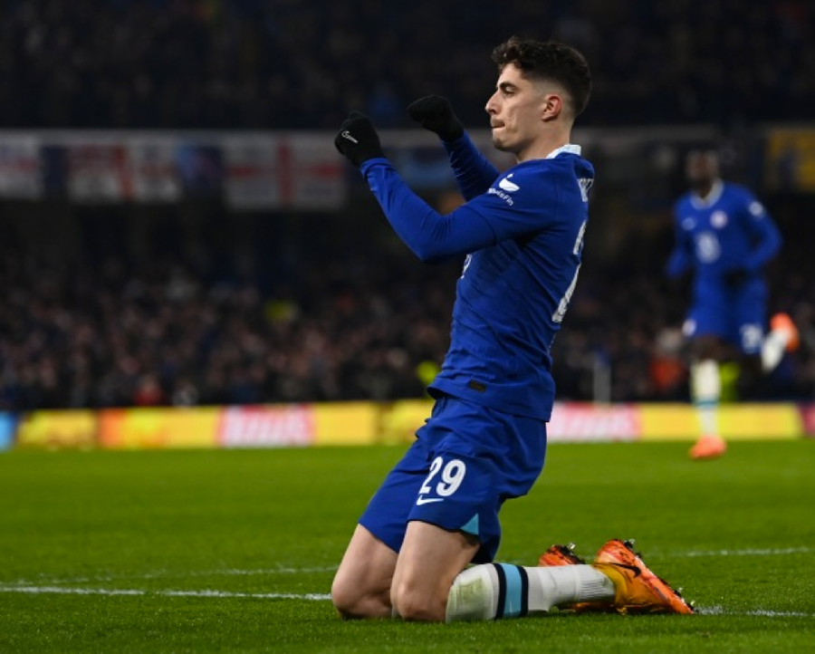 Kai Havertz ghi bàn trên chấm phạt đền và ăn mừng bàn thắng. Kai Havertz ghi bàn trên chấm phạt đền và ăn mừng bàn thắng.