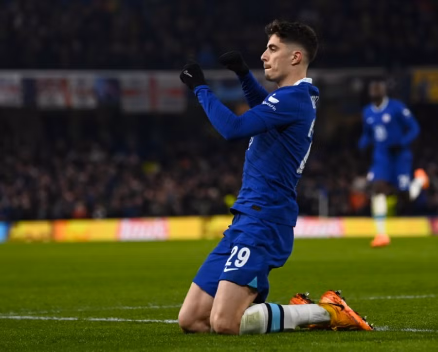 Kai Havertz ghi bàn trên chấm phạt đền và ăn mừng bàn thắng.