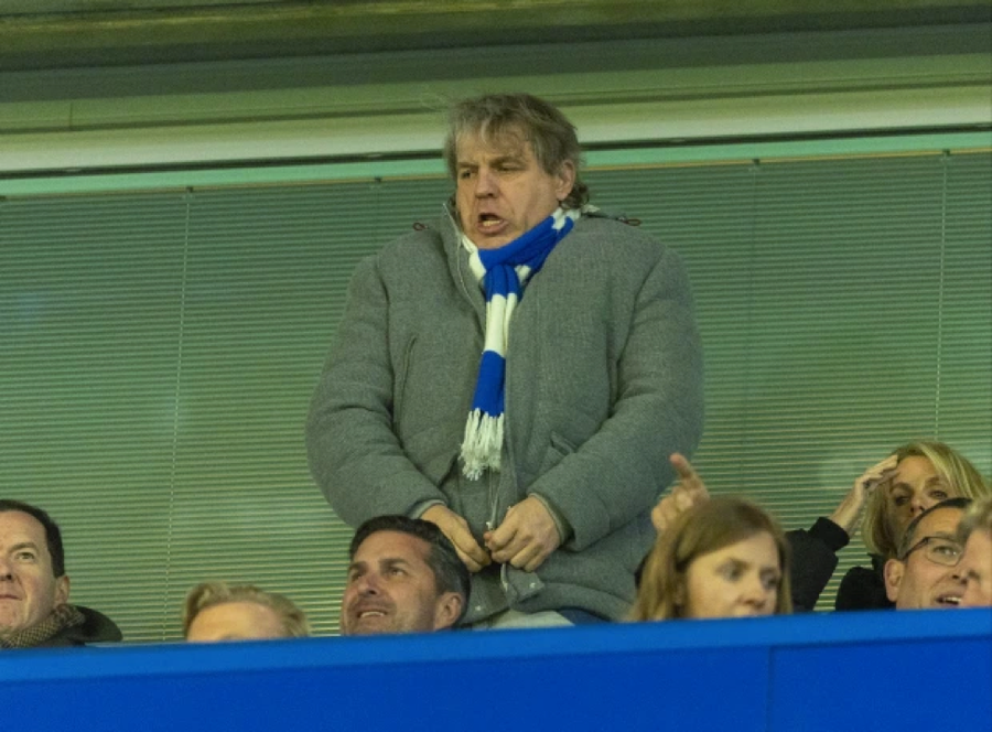 Chủ sở hữu Chelsea Todd Boehly phấn khích khi đội nhà vào tứ kết. Chủ sở hữu Chelsea Todd Boehly phấn khích khi đội nhà vào tứ kết.