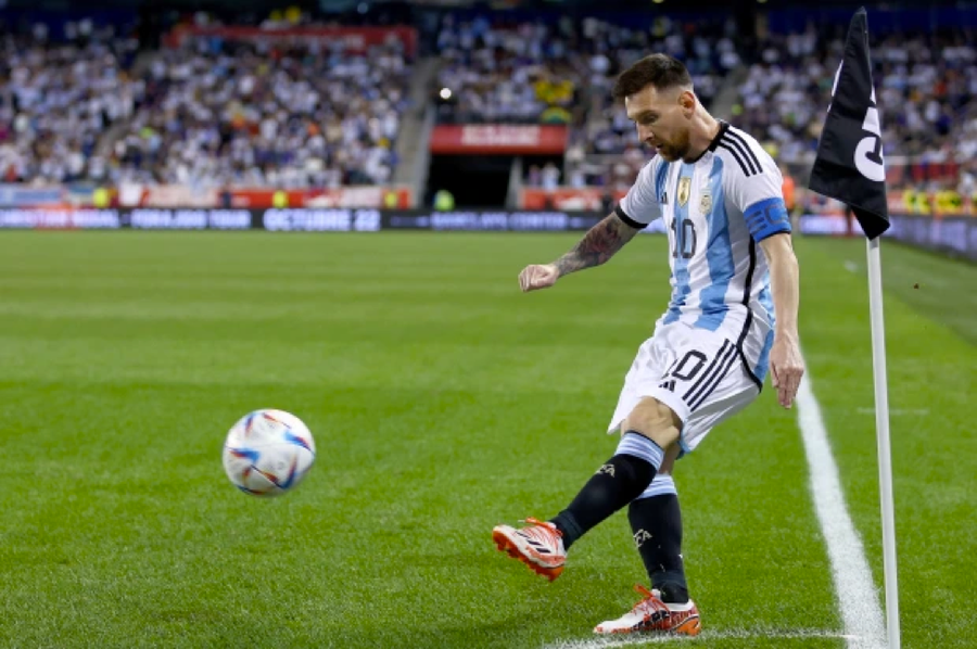 Trong khi Messi chỉ xếp hạng 3 cùng Argentina trên đất Qatar. Trong khi Messi chỉ xếp hạng 3 cùng Argentina trên đất Qatar.