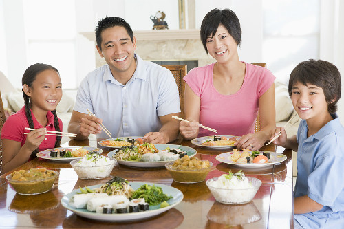 asian-family-dinner-4825-1409537854.jpg