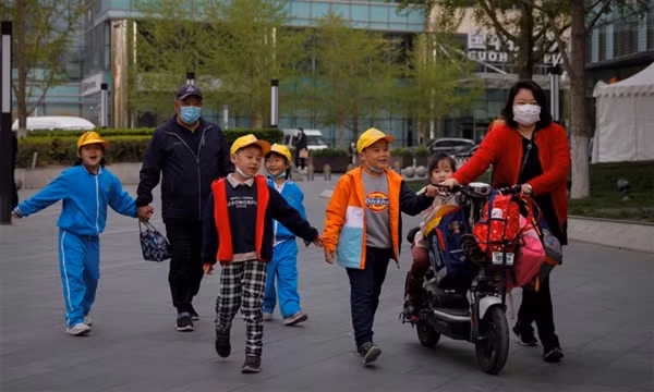 Trẻ em Trung Quốc được khuyến khích tham gia các hoạt động ngoài trời.